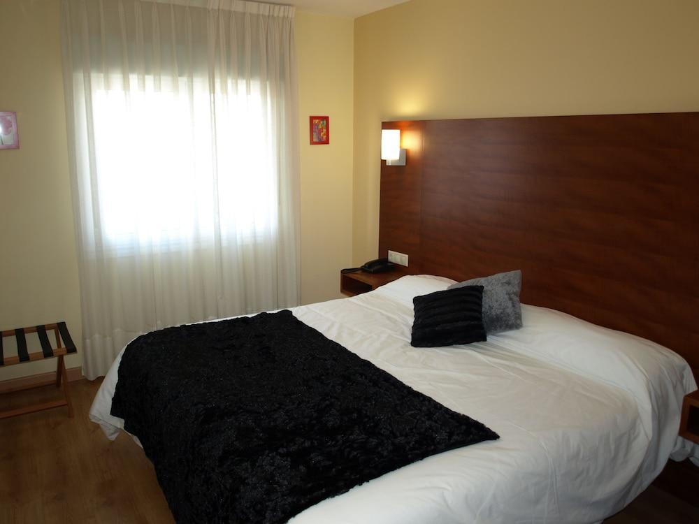 Pension Viella Asturias Oviedo Exterior foto